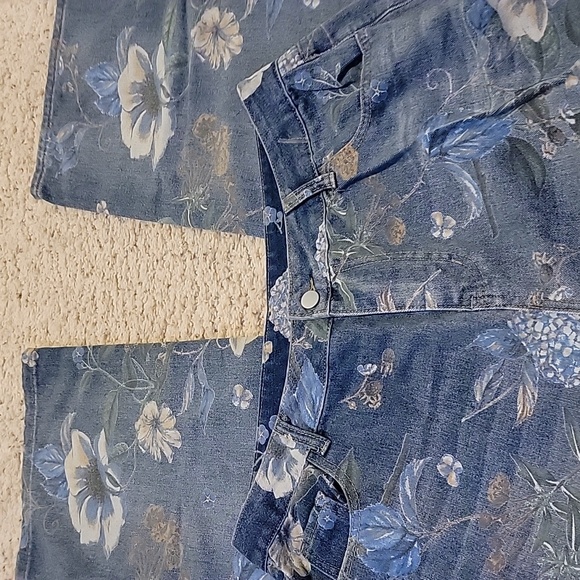 Floral Patterned Jeans High Waist - Picture 4 of 5